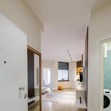 Loris 203 Apartment